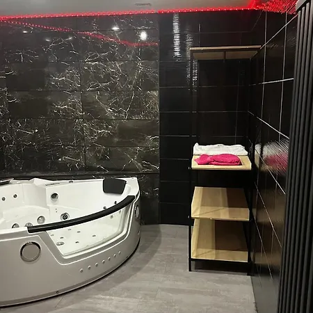 Guest house Le Petit Nid Douillet Spa Balneo Angers